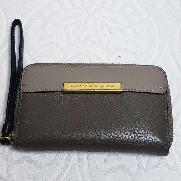 Marc by Marc Jacobs Wristlet - Picture 1 of 4